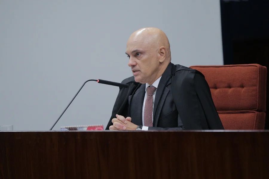 Moraes autoriza entregadores de marmita para Bolsonaro e impõe regras