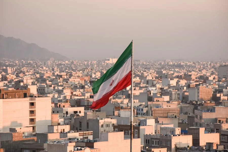 Irã anuncia suspensão dos ataques contra Israel